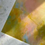 detail žluto-zeleného obrazu
